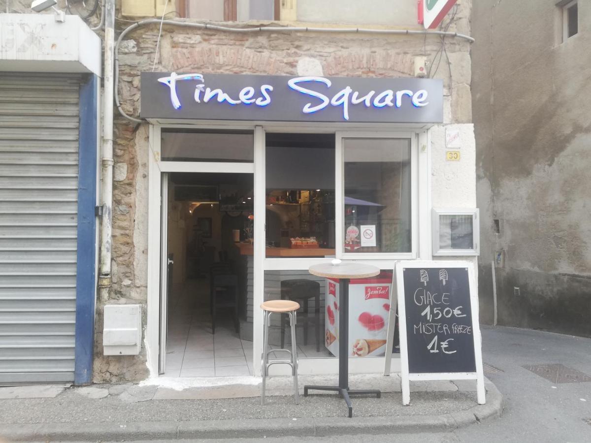 Bar Times Square Hotel Vienne  Bagian luar foto