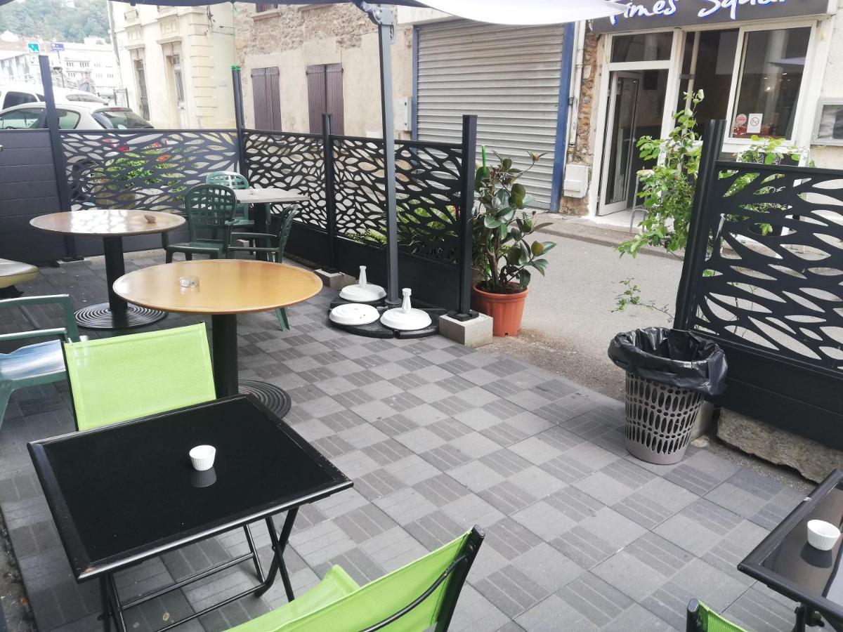 Bar Times Square Hotel Vienne  Bagian luar foto