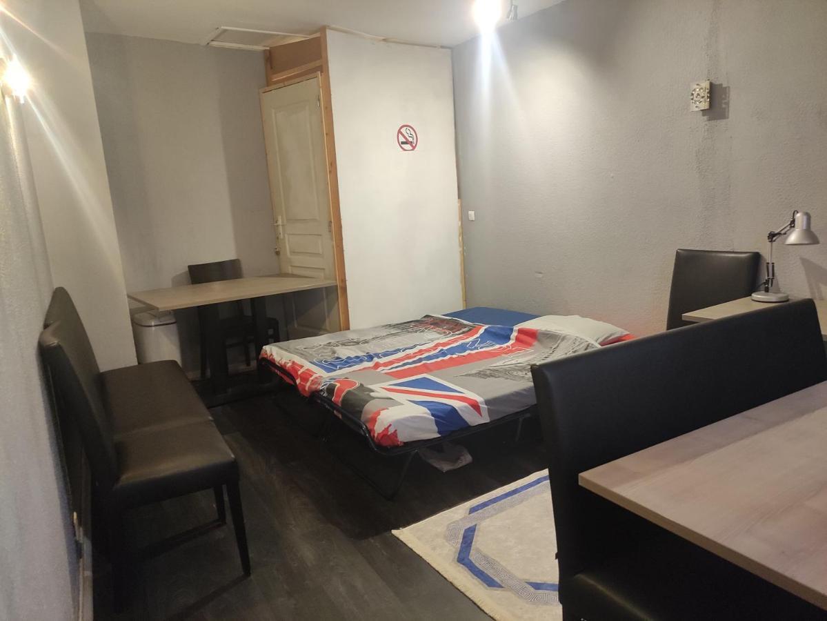 Bar Times Square Hotel Vienne  Bagian luar foto
